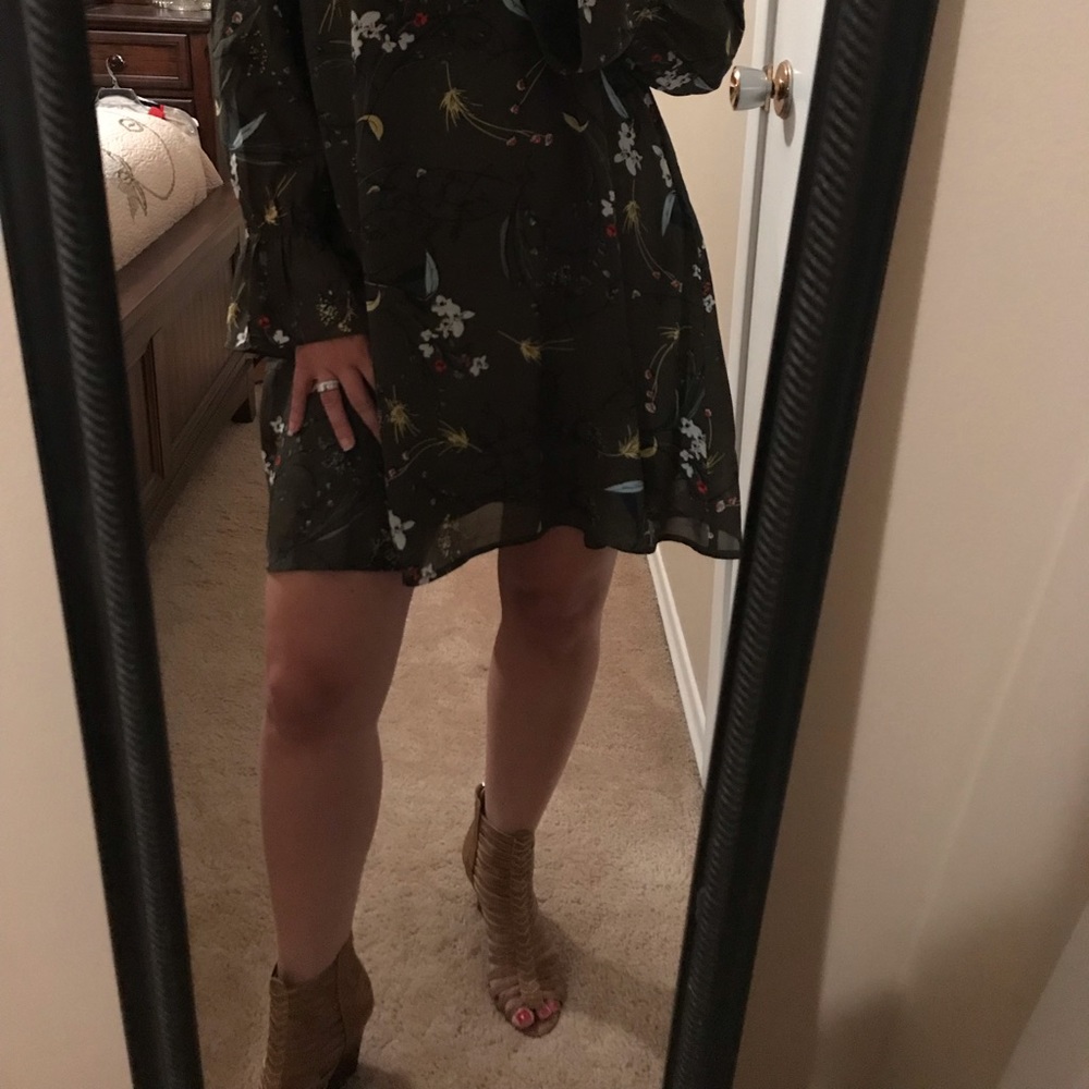 Boutique floral dress - Picture 2 of 6
